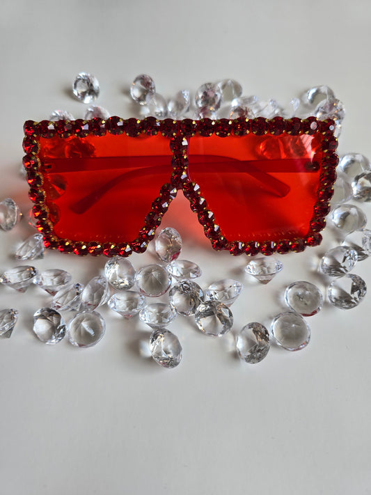 RED VIBES DIVA SUNGLASSES🛍